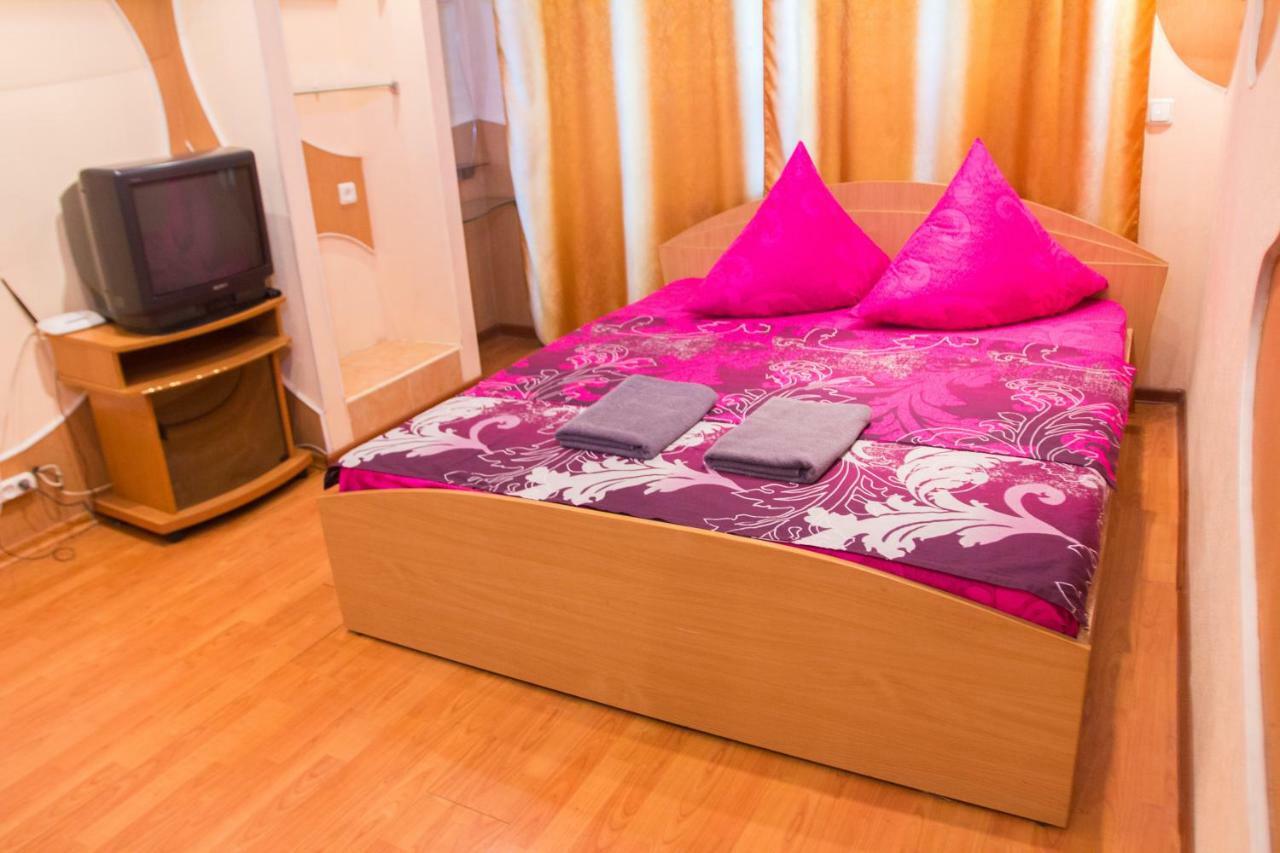 2Room Semi-luxury Apt on Ukrainskaya 34 Street Zaporizhia Eksteriør bilde